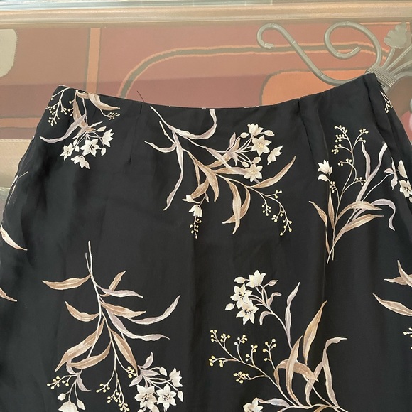 JR Bentley Women’s Floral Maxi Skirt slits size 14 NWOT - Picture 4 of 14